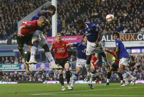 瓜迪奥拉足球战术：非传统理念与灵活变通的胜利之道